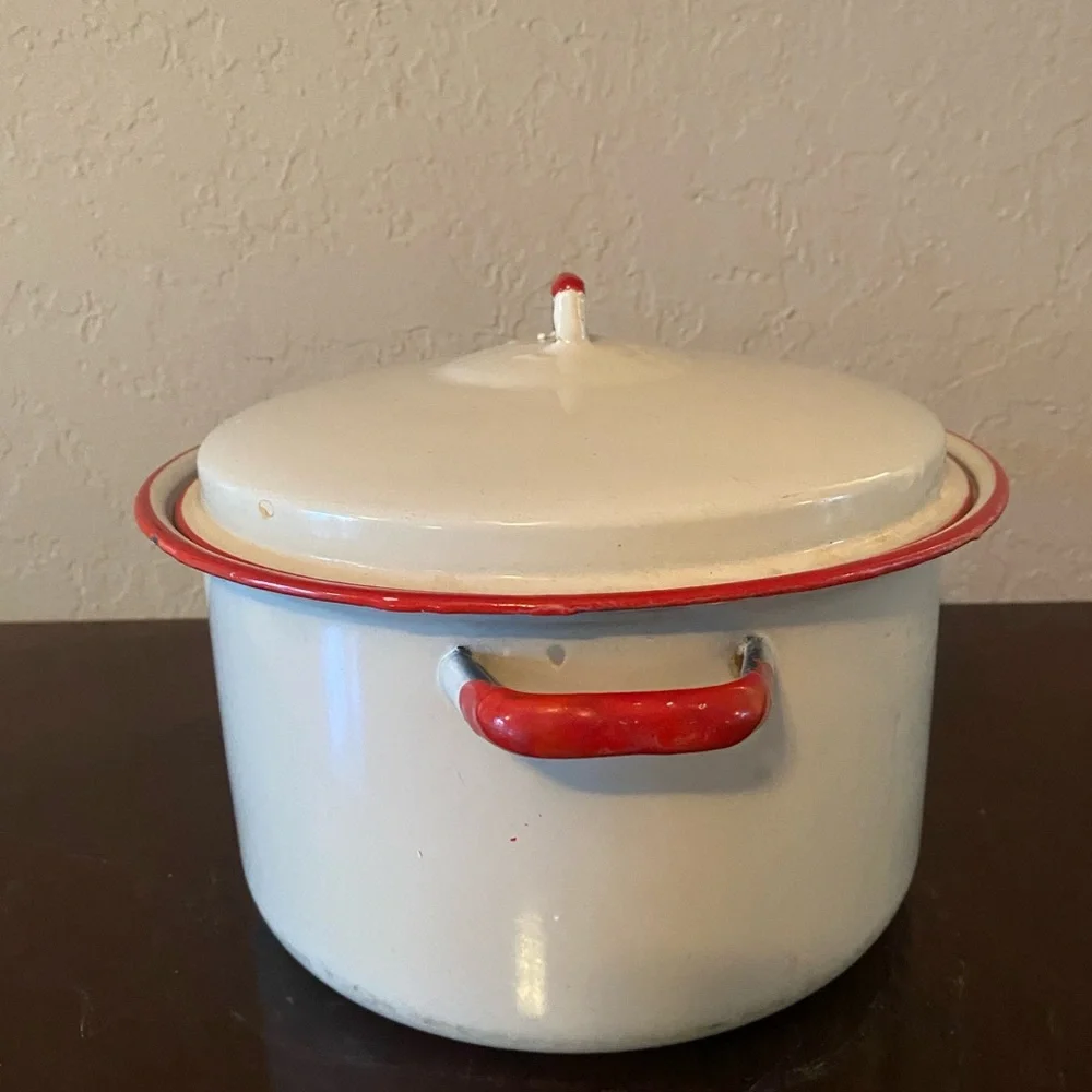 Antique 1920’s Large White Enamel Pot Red Trim Great Antique Vintage Condition